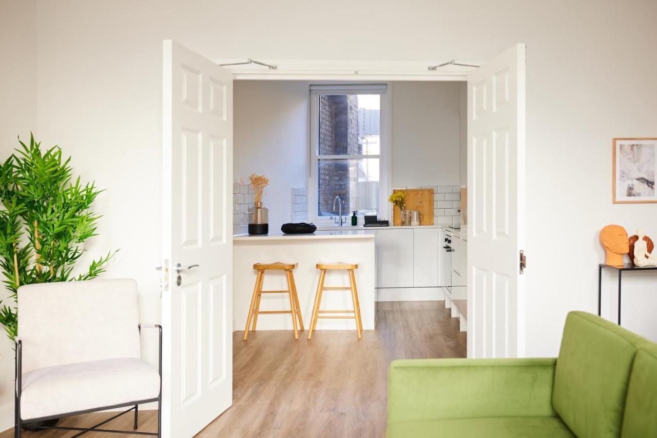 Апартаменты The Fulham Escape - Alluring 5bdr Flat Лондон