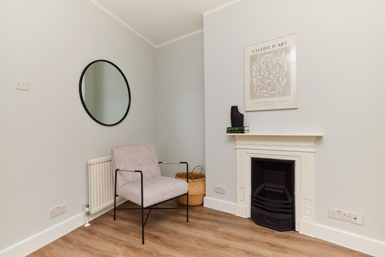 Апартаменты The Fulham Escape - Alluring 5bdr Flat Лондон